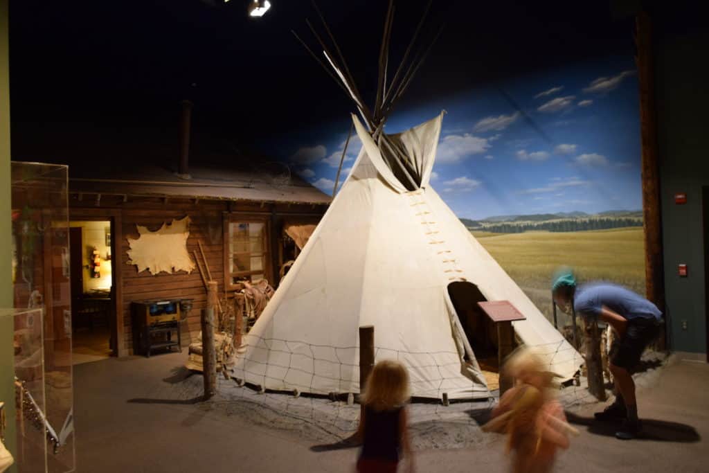 Looking for family friendly activities in Central Oregon? Visiting the High Desert Museum with kids is a great chance to explore and learn near Bend, Oregon. To & Fro Fam