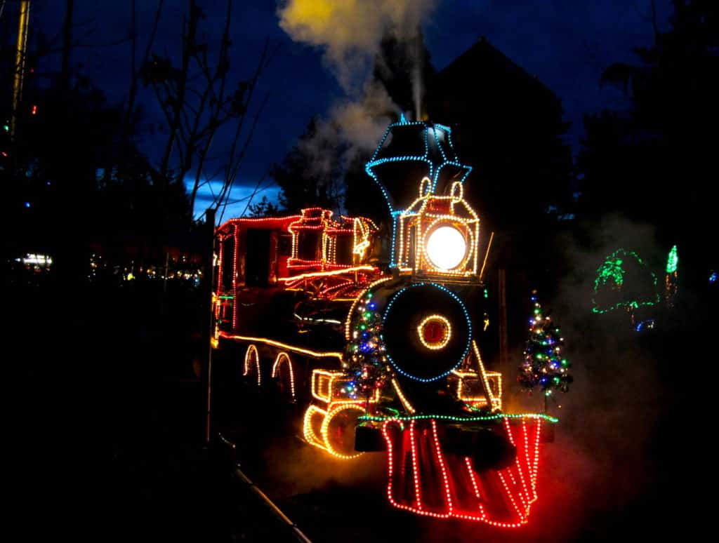 Best holiday events in Portland for families, including Zoo Lights at the Oregon Zoo! To & Fro Fam