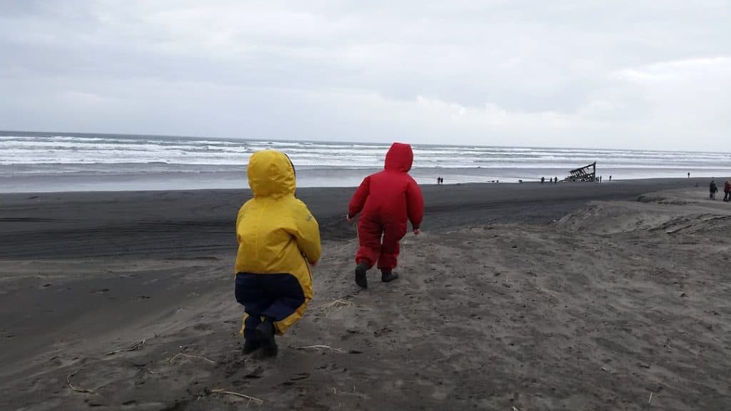 Going to the Oregon Coast with kids? Here are 12 rainy day activities! To & Fro Fam
