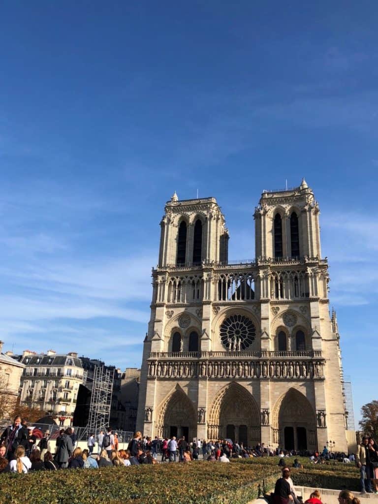 Wondering what to do in Paris? These 5 activities in Paris, France (including the Notre Dame Cathedral!) attract tourists but are 100% worth a visit. To & Fro Fam