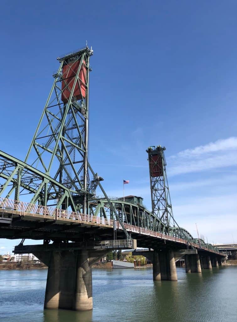 Bridges in Portland Oregon : 10 ways to explore the Willamette River / To & Fro Fam