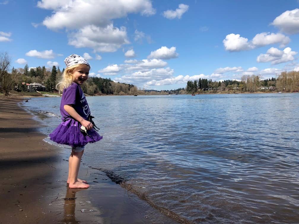 This hike near Portland is perfect for kids and leads to a beach on the Willamette River. To & Fro Fam