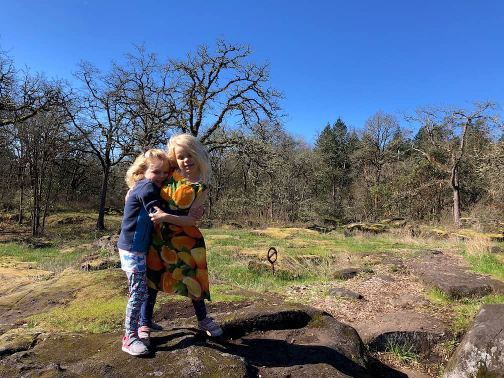 Hiking with kids near Portland? I got you covered. Click for family friendly hikes! To & Fro Fam