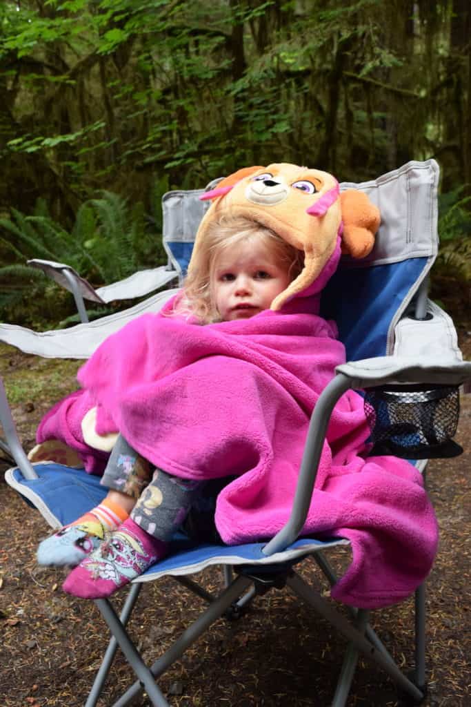 How to keep your kids warm when camping + 34 more tips for family camping. To & Fro Fam