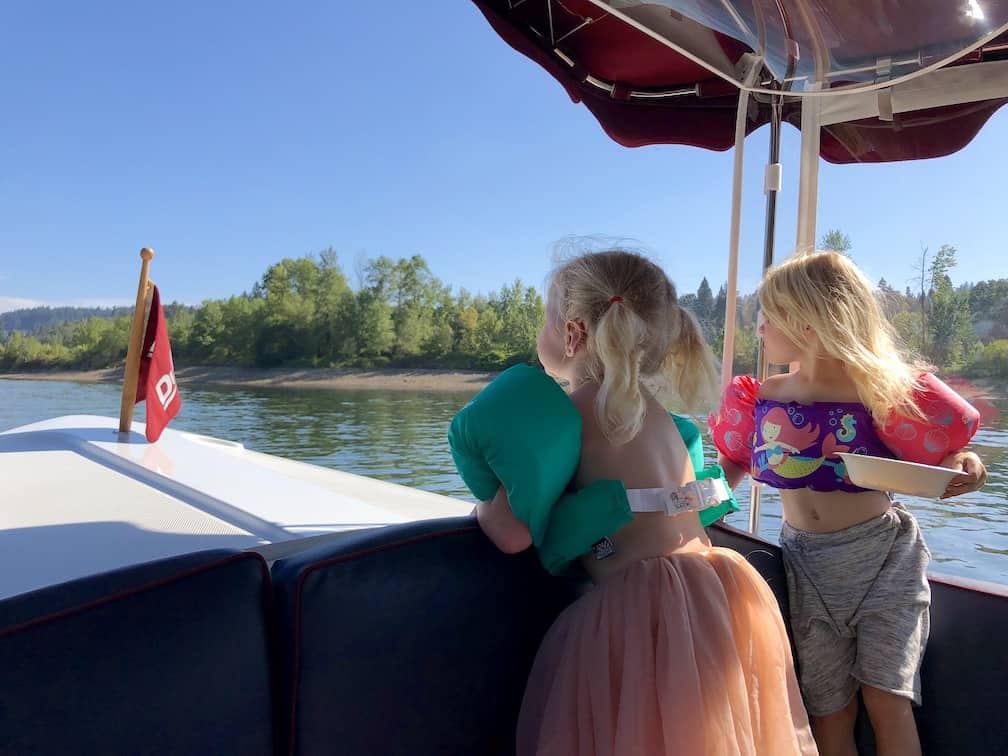 Boat rental on the Willamette River + 9 other summer activities in Portland Oregon! To & Fro Fam