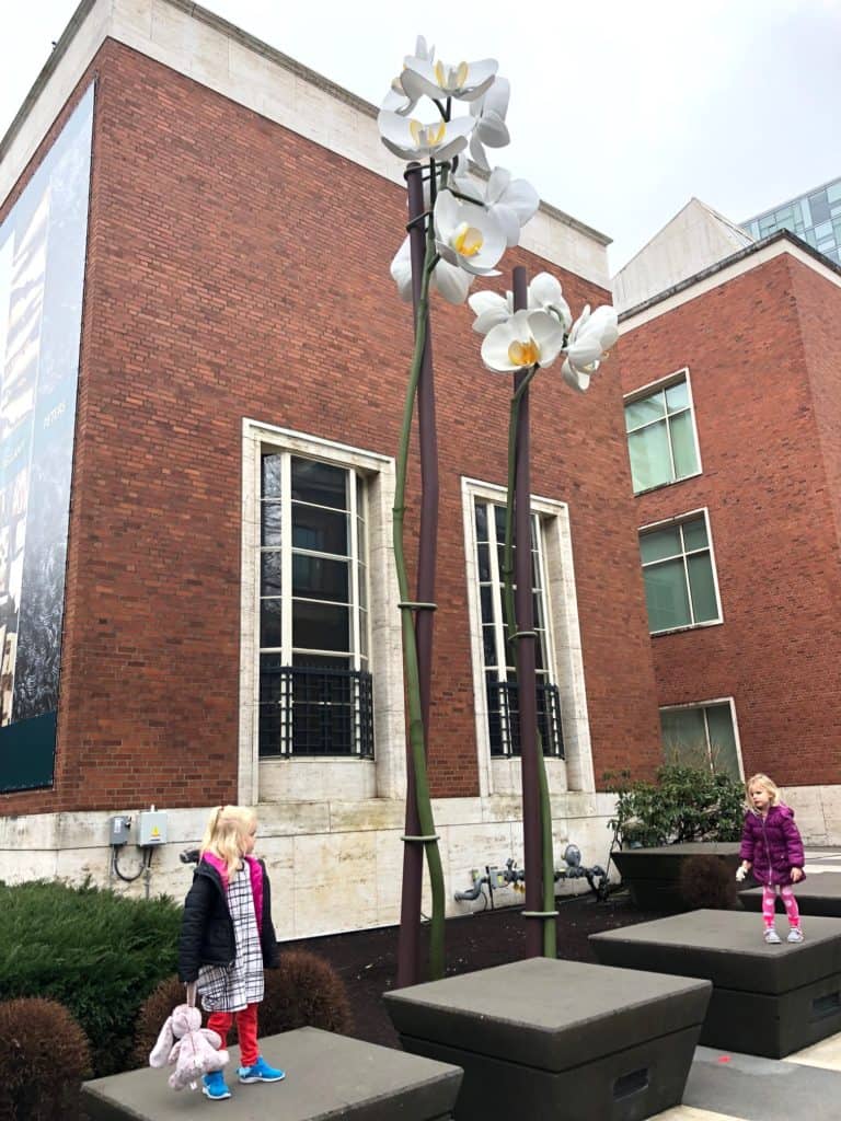 How to have fun at the art museum with kids, like at the Portland Art Museum in Oregon! 20 tips for your next vacation. To & Fro Fam