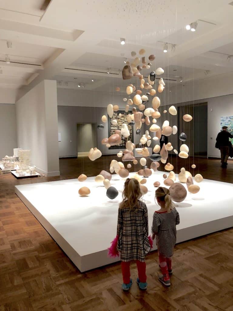 20 tips to take children to the art museum so the whole family has fun! To & Fro Fam