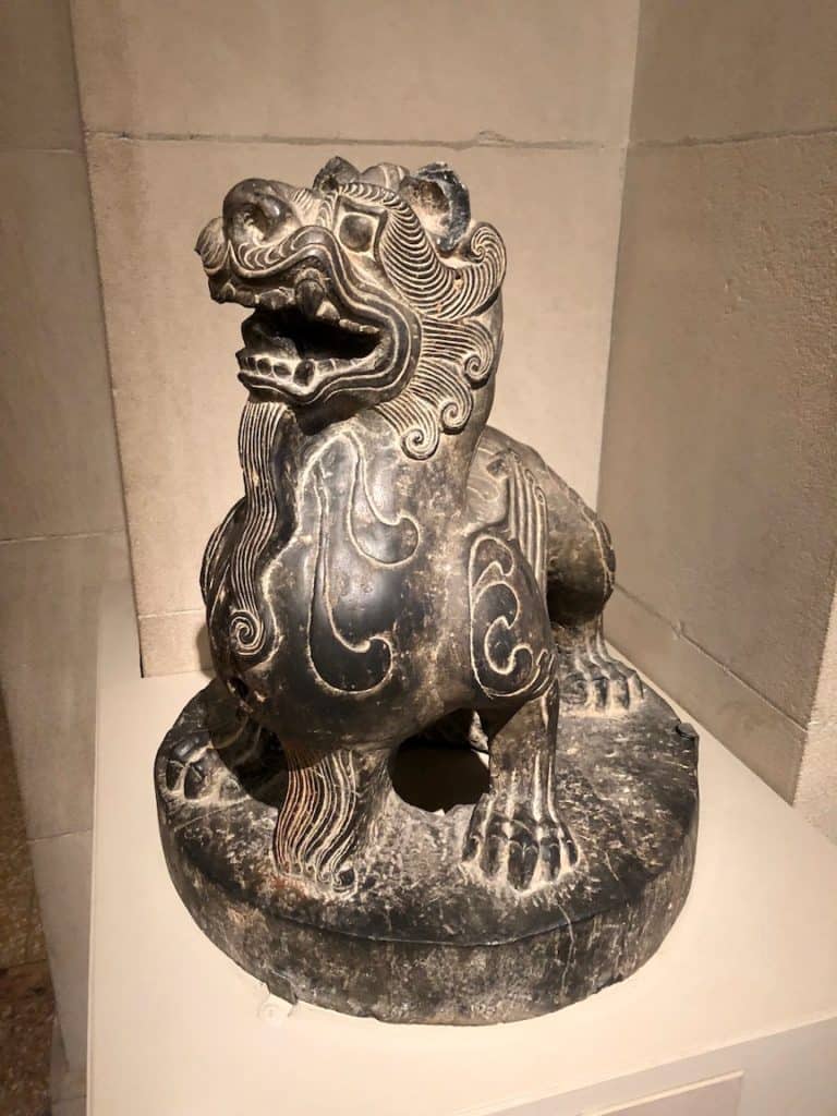 Chinese sculpture at the Met in NYC / To & Fro Fam