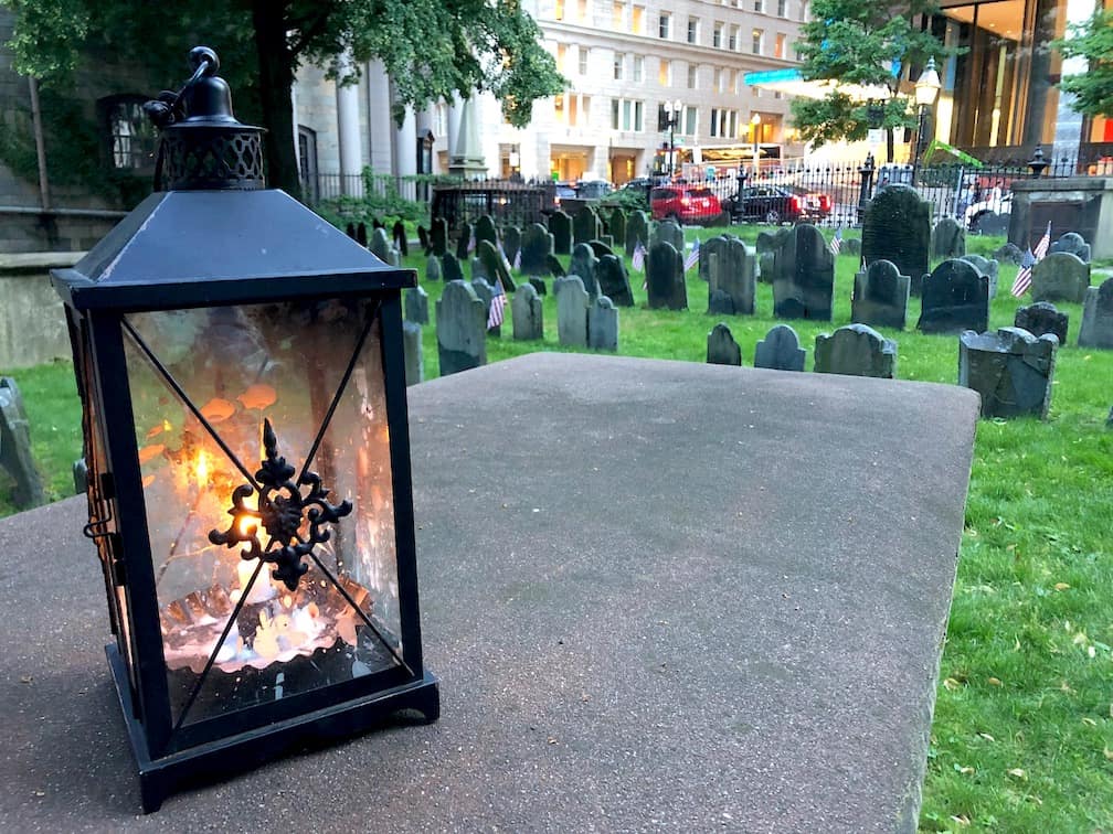 ghost and gravestones tour boston