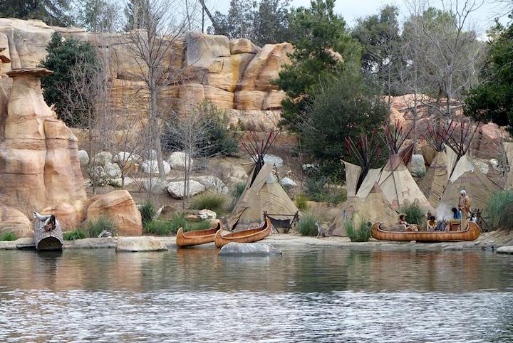 The best hidden places to relax and let kids play at Disneyland / To & Fro Fam