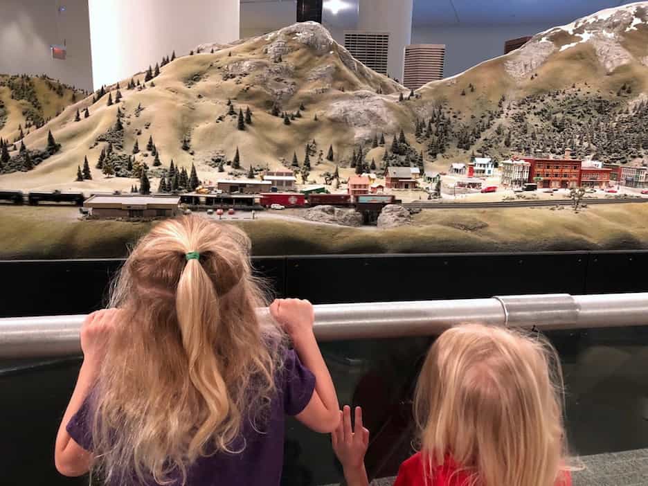 Things to do in Chicago with kids who like trains, planes and science / To & Fro Fam