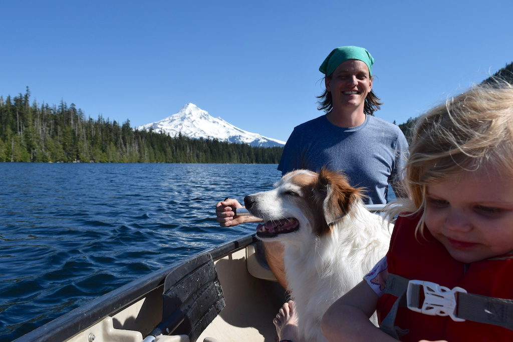 Taking your dog on vacation: 17 tips to help you and your pup stay comfortable + safe / To & Fro Fam