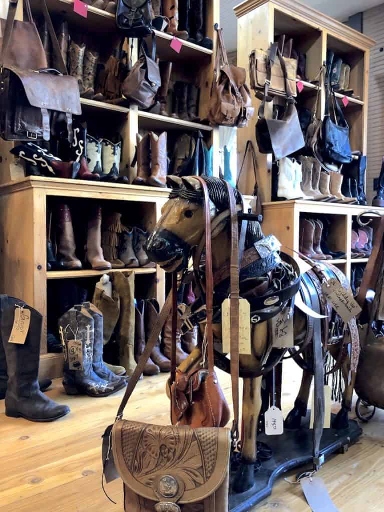Vintage cowboy boots and antique shopping in the tiny town of Bingen, WA—and other things to do in Bingen and White Salmon, WA. To & Fro Fam