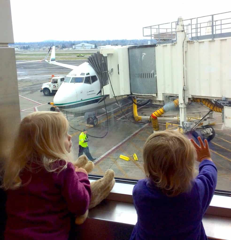 Travel with kids: Keep your family healthy at the airport. Lots of tips to stay germ-free on the plane with kids! To & Fro Fam