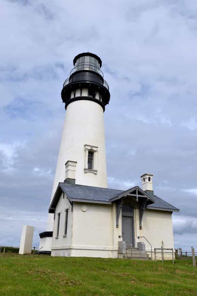 Yaquina Head Lighthouse with kids - family travel in Newport, OR and the Central Oregon Coast. Click to read about tours, tide pools and bird watching. To & Fro Fam