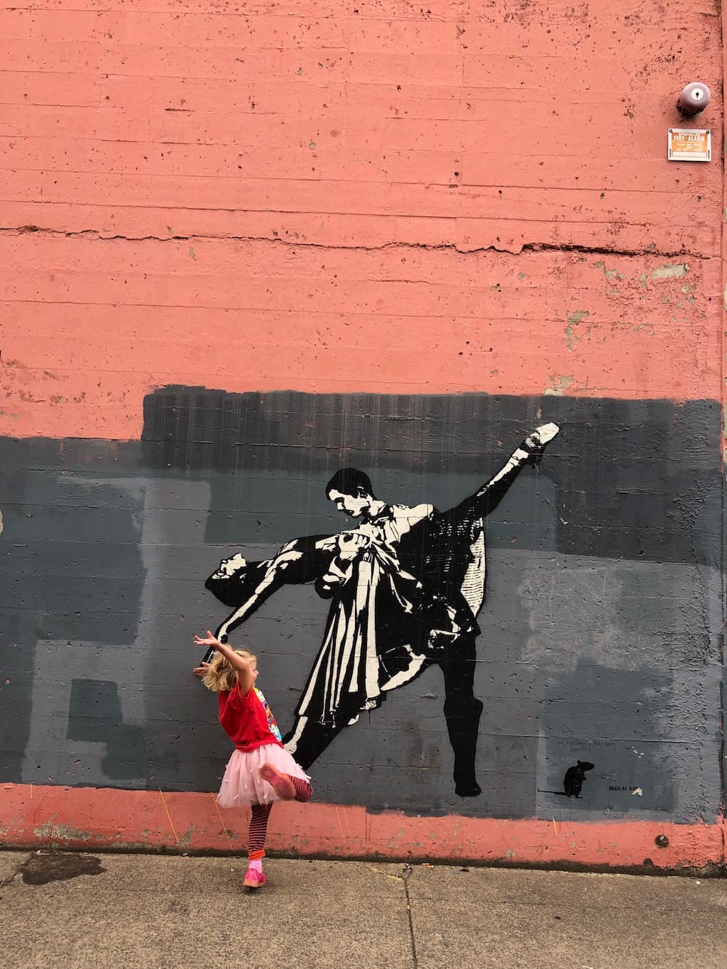 Things to do in Eugene, Oregon: A self-guided mural crawl! To & Fro Fam