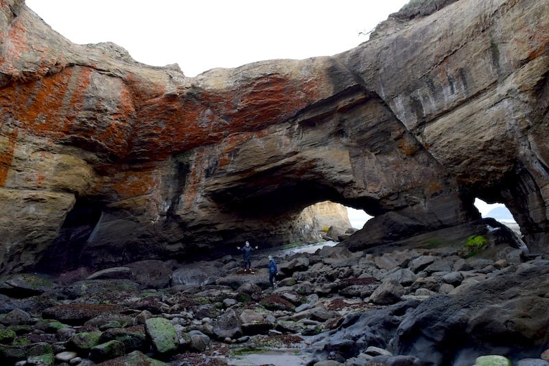 Devils Punchbowl is an amazing cave hike in Oregon. At low tide, hike into a collapsed cave on the Pacific Ocean. Located near Depoe Bay, OR. To & Fro Fam
