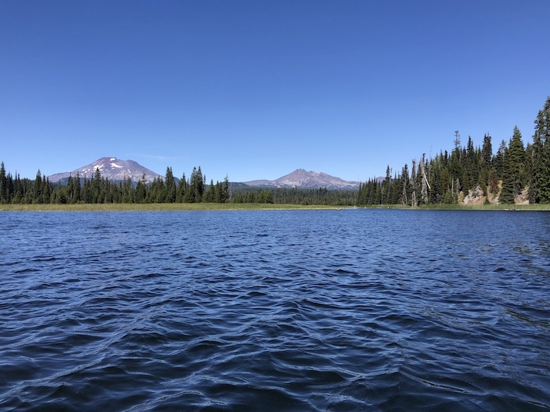 One of the best things to do in Bend Oregon: Drive up the Cascade Lakes Scenic Byway and play in the mountain lakes! Hosmer Lake is off-limits to motorized boats so it's paradise to SUP, canoe, kayak and fish. Camping—dispersed and at a campground—is fun too. To & Fro Fam