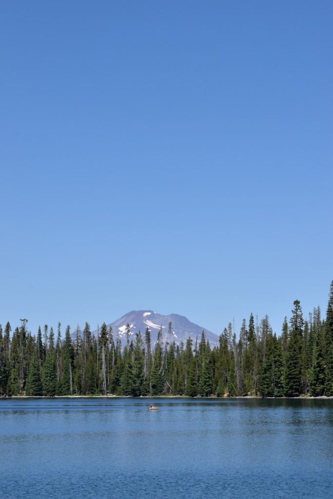 This Lucky Lake hike in Oregon is family-friendly and dog-friendly. Near Sun River and Bend, OR, it's less than 3 miles round-trip. Don't forget your swimming suit: The lake is warmer than other alpine lakes. Click for hiking and trail details plus information on backpacking and dispersed camping in the Three Sisters Wilderness. To & Fro Fam