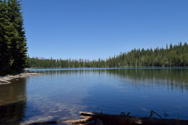 Hike stunning Lucky Lake near Bend, Oregon: Cascade Lakes