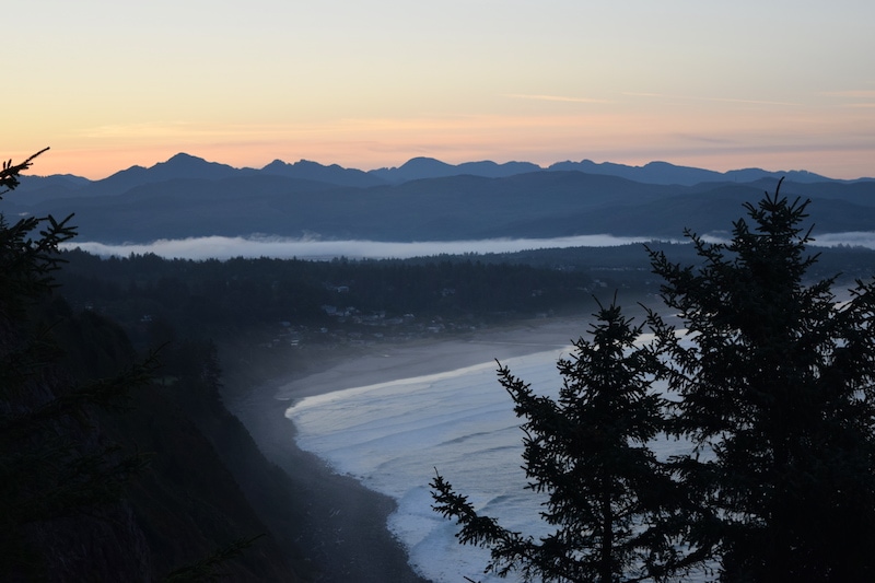 Looking for things to do on the Oregon Coast? I put together this local's guide to Oregon Coast towns, hikes, beaches and other things to see. Before you visit the Oregon Coast, whether it's for a day trip or a long road trip, don't miss these itinerary ideas! To & Fro Fam