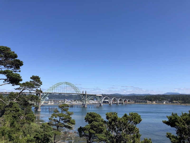 Looking for things to do on the Oregon Coast? We love Newport, Oregon for its beaches, aquarium, adorable old town, crabbing, and phenomenal seafood restaurants. Visit the post to learn more about this sweet Oregon Coast town. To & Fro Fam