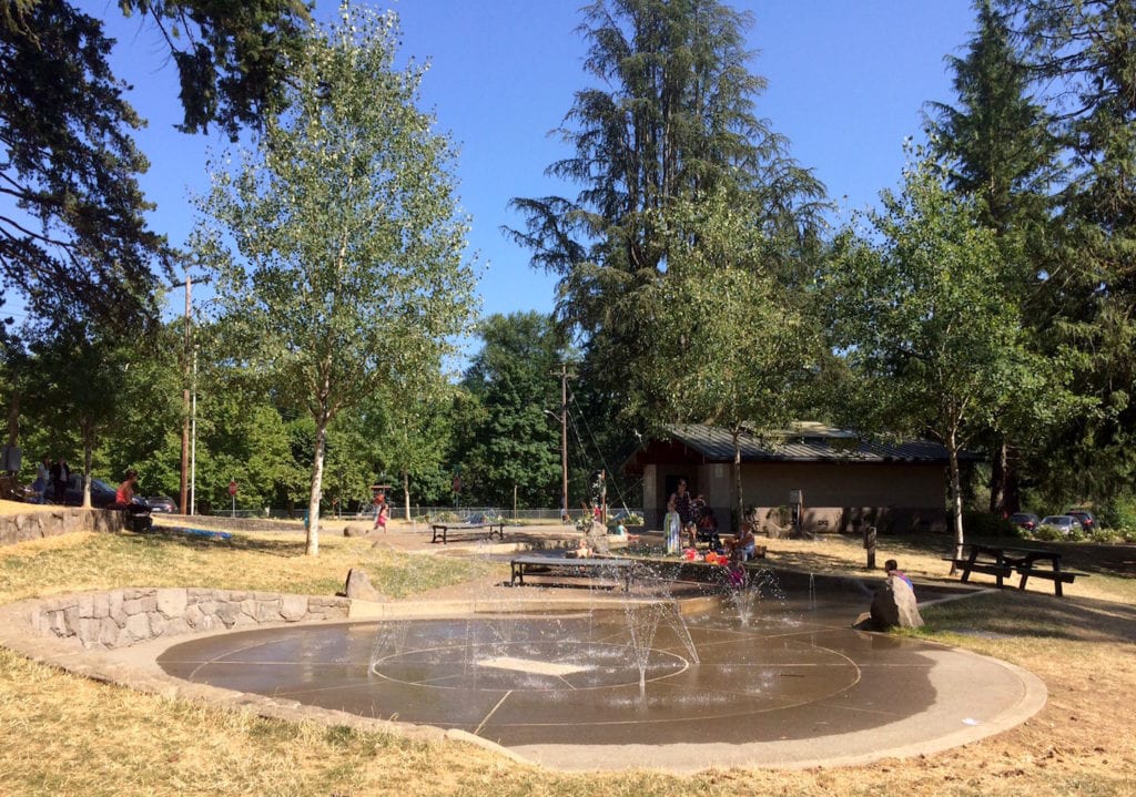 Looking for the best parks near Portland, Oregon? The splash pads, playgrounds and river access points in West Linn, OR are phenomenal and just a few minutes drive from PDX. To & Fro Fam