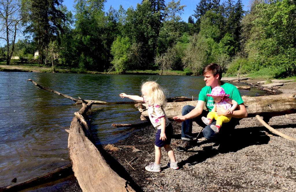 Kid friendly things to do near Portland, Oregon: Explore all the parks in West Linn, OR! This little town is full of splash pads, playgrounds, skate parks, river access and more. Good for families! To & Fro Fam