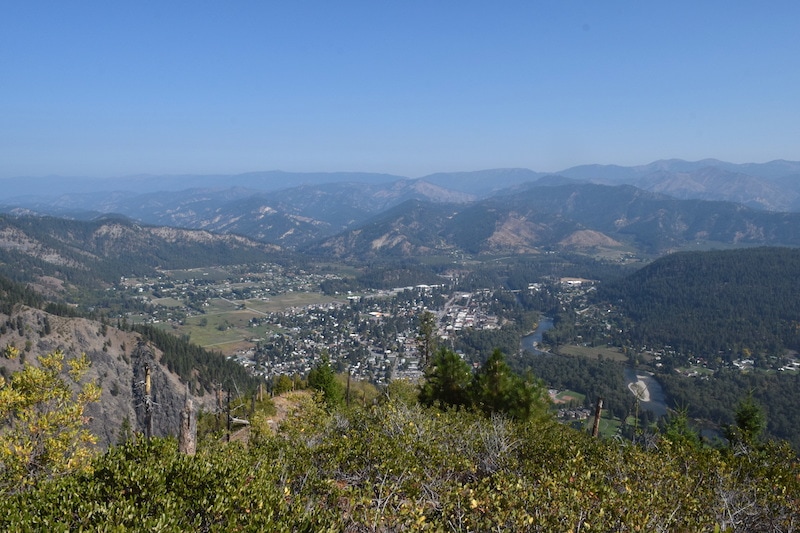 Icicle Ridge Trail: A tough but rewarding hike in Leavenworth, WA. The 6-mile round-trip hike takes you to the summit where you can overlook Leavenworth and the Wenatchee River. Get your exercise before indulging in Leavenworth's bratwurst and beer! To & Fro Fam