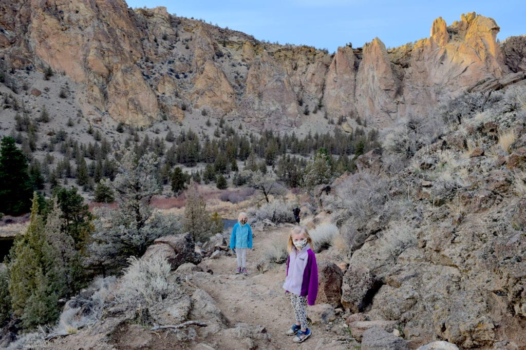 Best hikes in Central Oregon: Easy, moderate and difficult trails near Bend, OR, including Smith Rock State Park. Don't miss these amazing hikes! To & Fro Fam