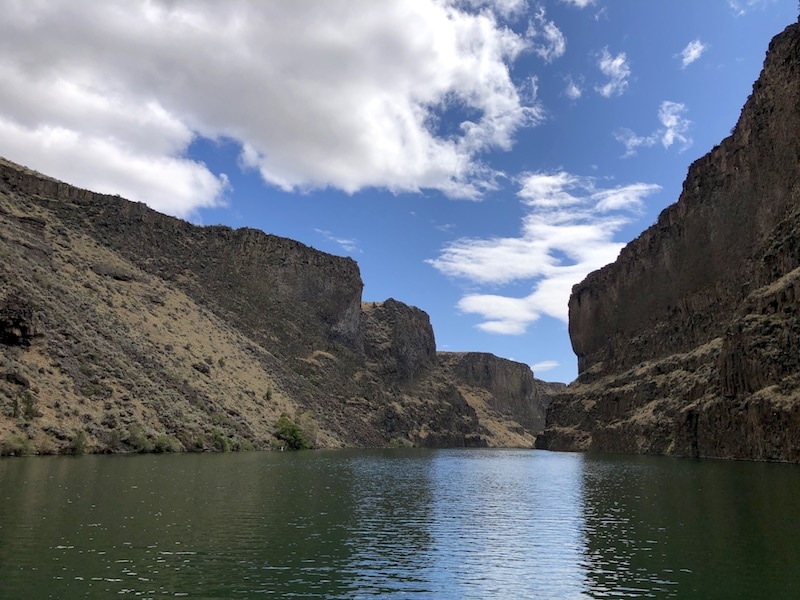 Lake Billy Chinook: Fun camping in Central Oregon near Bend and Redmond, OR. Rent a boat, go fishing, and camp at the Cove Palisades State Park campgrounds. Wonderful for kids and families too! To & Fro Fam