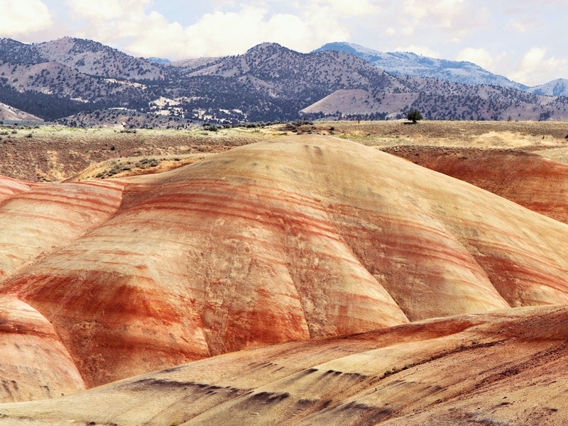 The Painted Hills, Oregon: One of the most beautiful places to visit in Oregon. The short hikes in the Painted Hills are well worth the drive. My guide to Central Oregon shares things to do around the Painted Hills, Sisters, Terrebonne and Bend, OR. To & Fro Fam