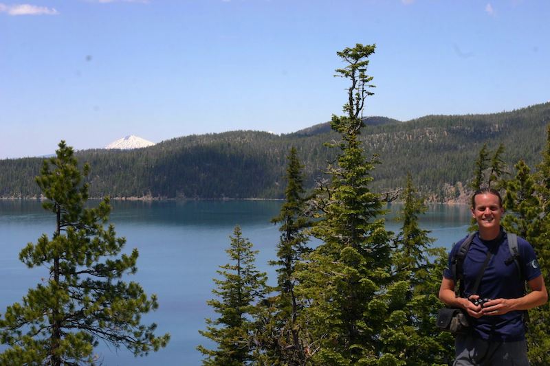 Best hikes in Central Oregon: Paulina Lake Loop Trail is a mostly flat 7.5 mile trail around this lake near Bend, OR. The trail also has access to a natural hot spring. Stay to boat or paddle, fish for trout, or have a meal in the historic lodge. To & Fro Fam
