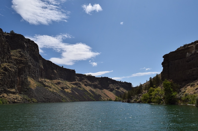 One of the prettiest spots in Central Oregon: Lake Billy Chinook within Cove Palisades State Park is phenomenal for boating, fishing, camping, hiking and more! Here, details about campgrounds, day use areas, boat rentals and all the fun outdoors activities. The lake is near Madras and Bend, Oregon—and worth a long visit! To & Fro Fam