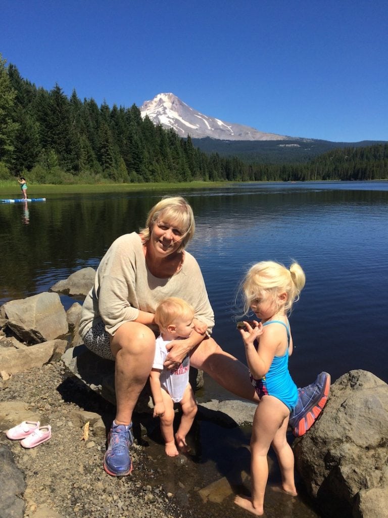 Multigenerational travel: Vacations with grandparents tips and ideas. E.g. going to Mt Hood, Oregon as a family and swimming in Trillium Lake! To & Fro Fam