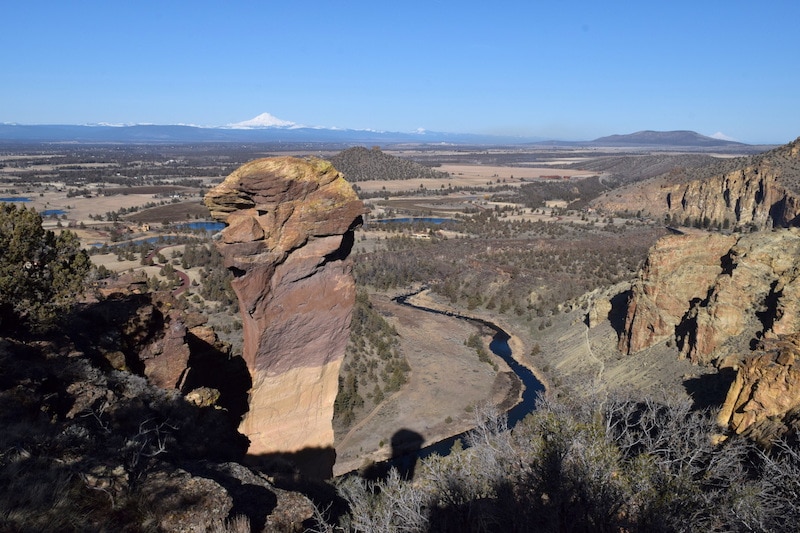 Monkey Face, one of the most famous spots in Smith Rock State Park, can be viewed from the Misery Ridge Trail. This challenging hike is worth it for the views! See the Cascade Mountains in the distance and watch for rock climbers on the many cliff faces throughout Smith Rock State Park in Oregon. To & Fro Fam