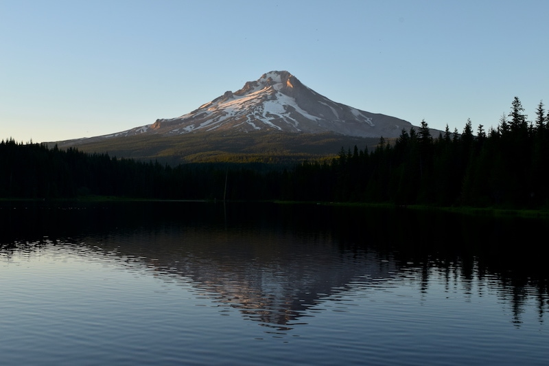 Trillium Lake on Mt. Hood, Oregon is perfect for a Portland day trip or a summer camping adventure! To & Fro Fam