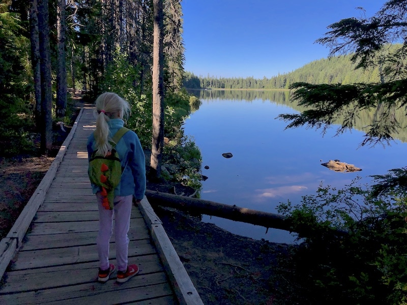Trillium Lake Hike: An easy 2-mile loop around the lake, perfect for kids and families. Dogs are welcome on leash. Access the Trillium Lake Trail from the campground or day use area. To & Fro Fam