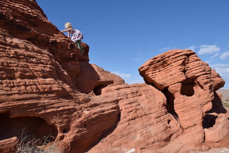 How to hike in Valley of Fire State Park, Nevada, near Las Vegas: 7 best trails to explore when you visit. To & Fro Fam