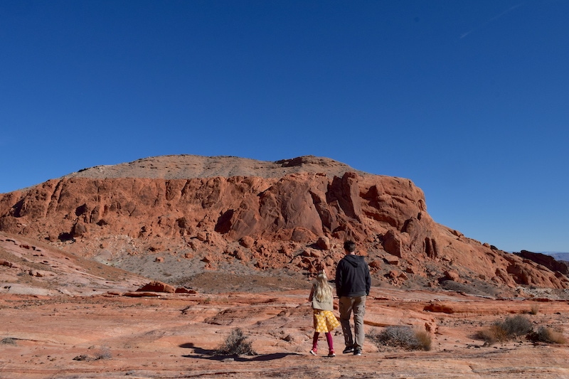 Hiking near Las Vegas: Valley of Fire trails / To & Fro Fam
