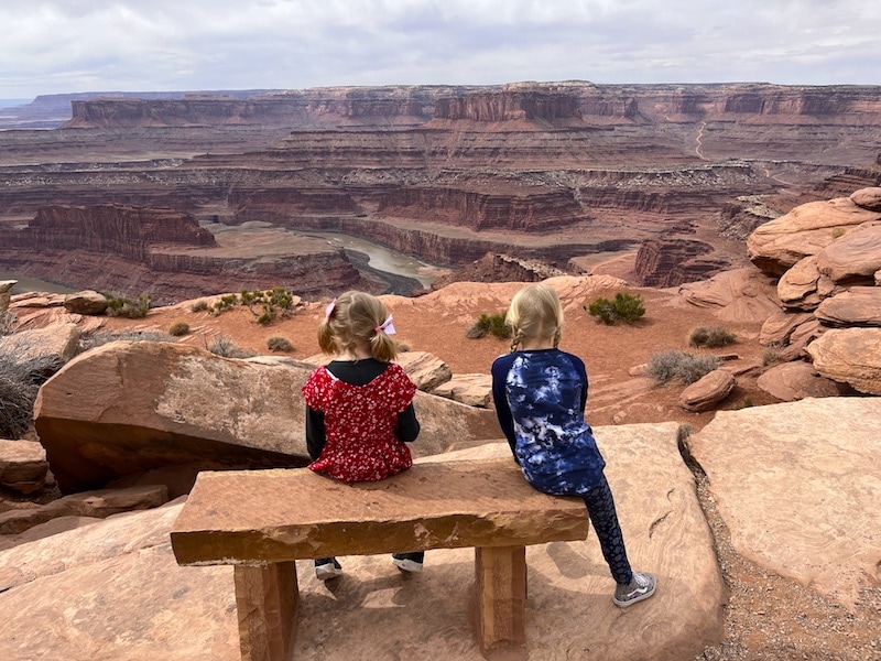Dead Horse Point: Family friendly and dog friendly state park near Moab, Utah / To & Fro Fam