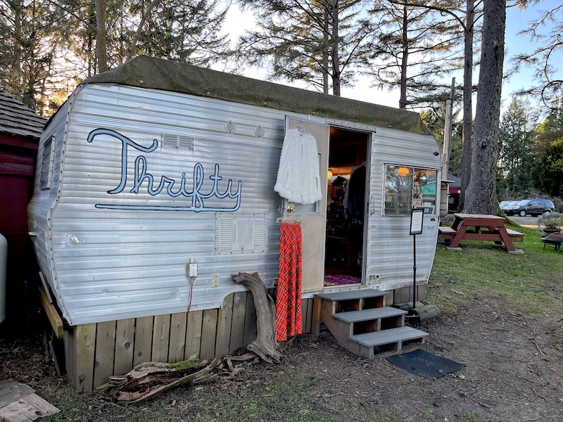 Quirky glamping trailers in Seaview, Washington on the Long Beach Peninsula // To & Fro Fam