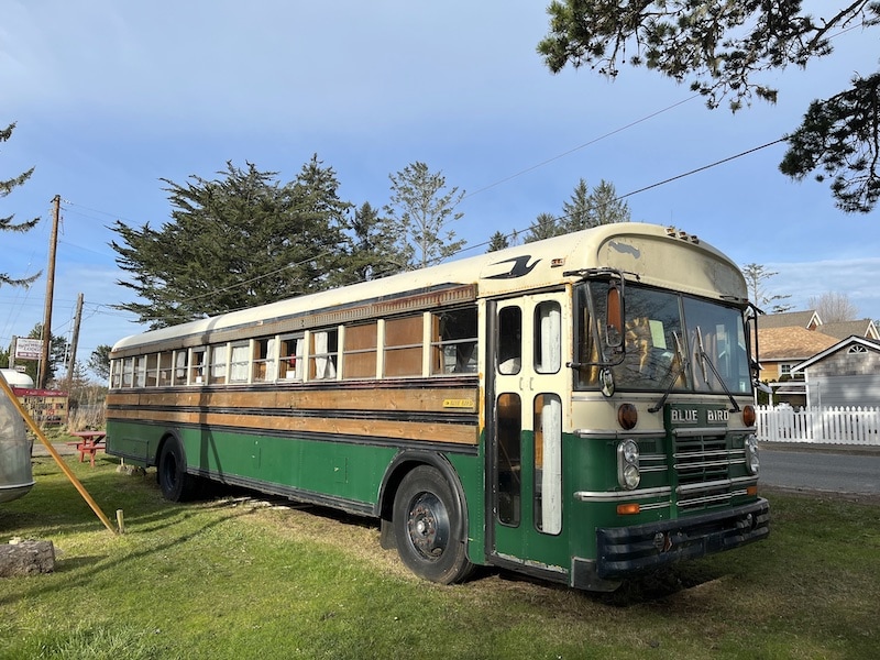 Unique places to stay in Washington: Sou'wester retro trailers and converted buses! Vintage glamping in Seaview, WA // To & Fro Fam