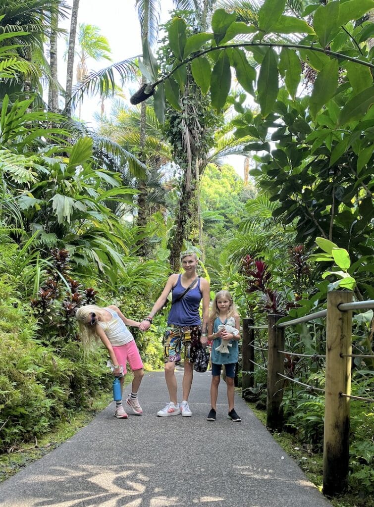 Best things to do in Hilo, Hawaii with kids: Check out this family-friendly hike through a tropical rainforest! To & Fro Fam